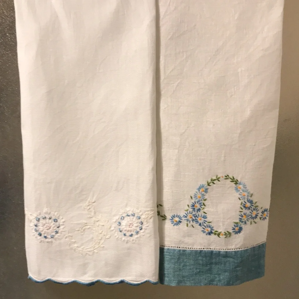 Linen Hand Towels vintage Embroidered Pair